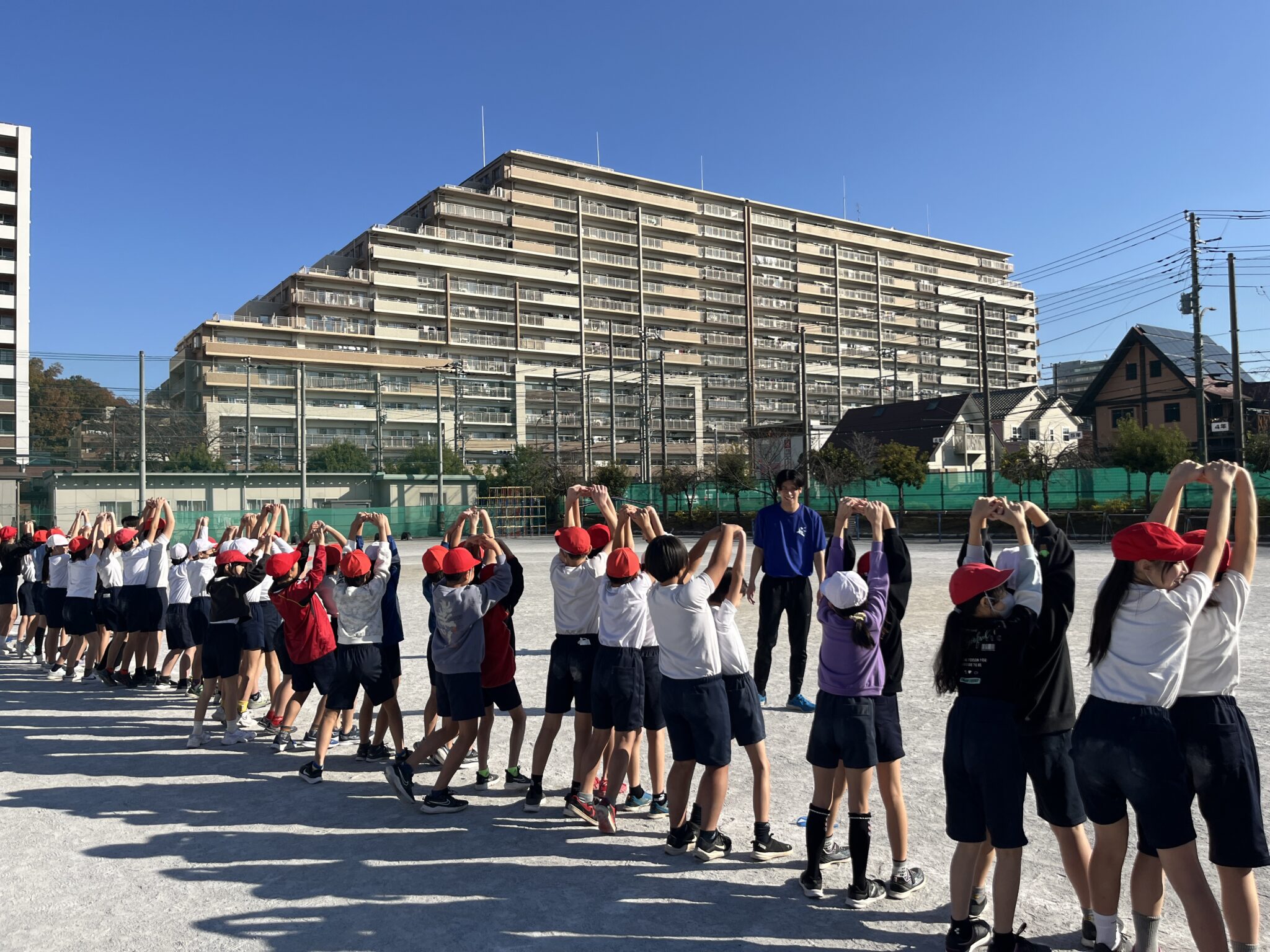 小学校での体育授業サポート